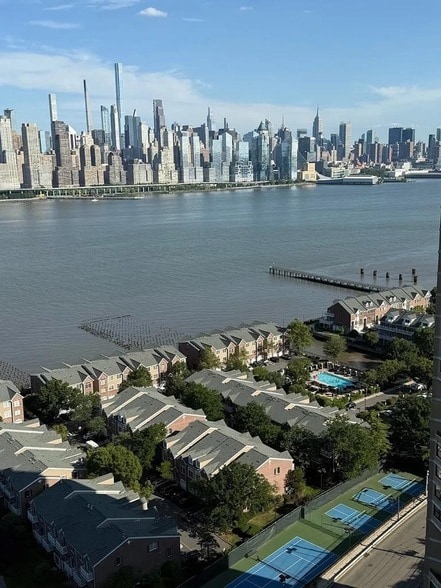 7004 JFK Blvd E, Unit 05105 in West New York, NJ - Building Photo - Building Photo