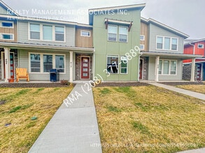 412 N Traquair Ln in Meridian, ID - Building Photo - Building Photo