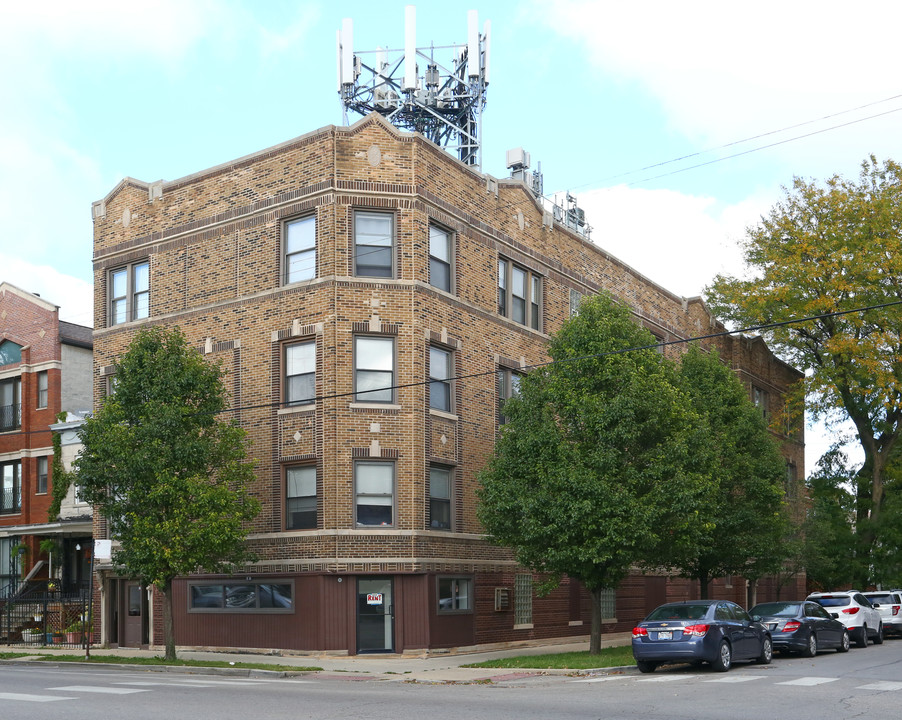 3035 N California Ave in Chicago, IL - Building Photo