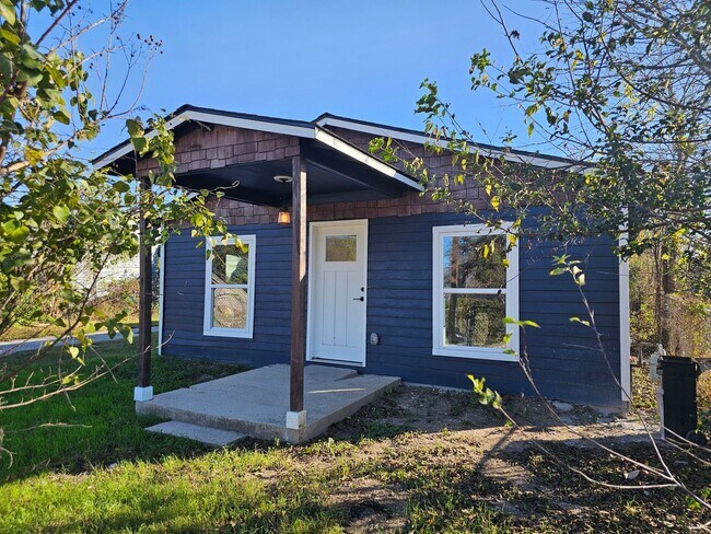 1360 Essex St in San Antonio, TX - Building Photo - Building Photo