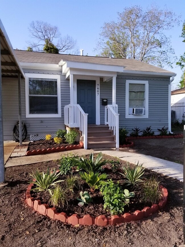 7607 Hemlock St in Houston, TX - Building Photo - Building Photo