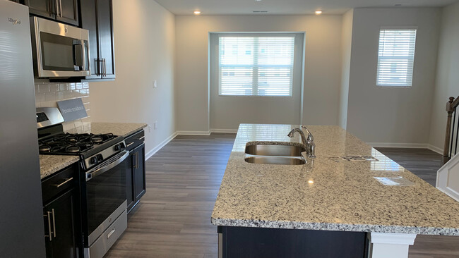 Room in Townhome on Chert Ln in Raleigh, NC - Building Photo - Building Photo