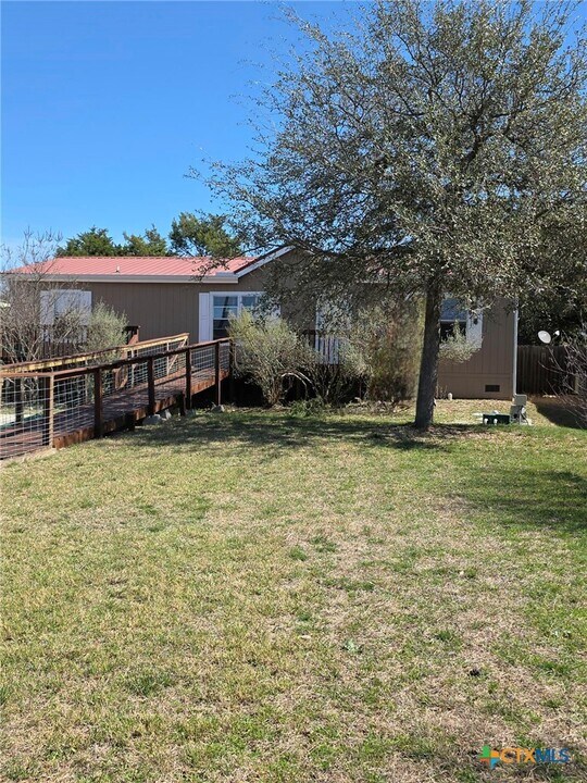 1051 Tamarack Dr in Canyon Lake, TX - Building Photo