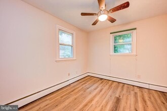 402 Larchwood Ave in Trevose, PA - Building Photo - Building Photo