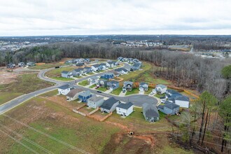 Old Russell Pike in Clarksville, TN - Building Photo - Building Photo
