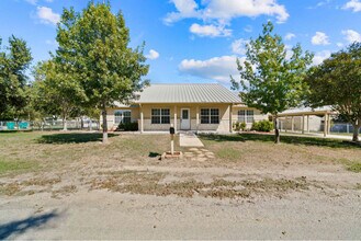 1015 Algiers St in Castroville, TX - Building Photo - Building Photo