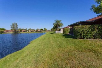 39 Mayfair Ln in Boynton Beach, FL - Building Photo - Building Photo