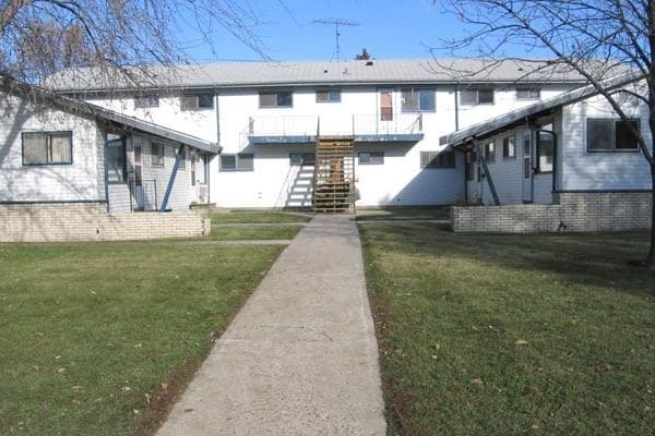 Colony Apartments in Valley City, ND - Building Photo