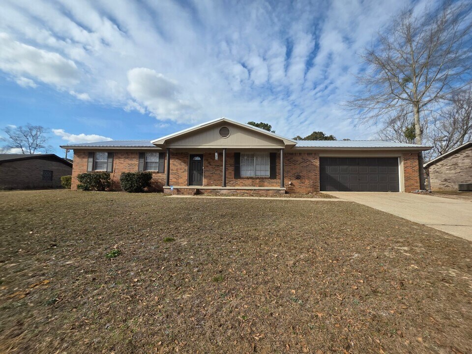 204 Antler Dr in Enterprise, AL - Building Photo