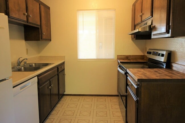 949 Camino Coronado in Rohnert Park, CA - Building Photo - Building Photo