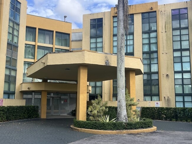 11790 SW 18th St, Unit 107-3 in Miami, FL - Building Photo - Building Photo