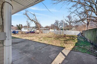 811 St Thomas Ln in Sauget, IL - Building Photo - Building Photo