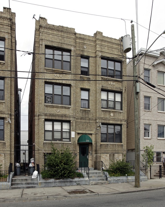 79 Bergen Ave in Jersey City, NJ - Foto de edificio