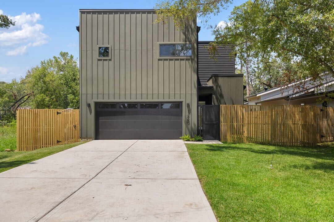 1420 Primrose St in Conroe, TX - Building Photo
