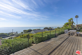 33333 Pacific Coast Hwy in Malibu, CA - Building Photo - Building Photo