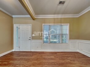 7027 Legend Oaks Ln in Knoxville, TN - Foto de edificio - Building Photo