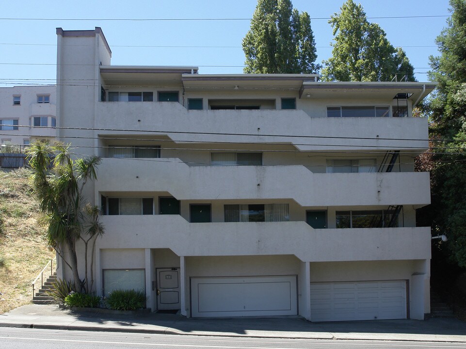 655 MacArthur Blvd in Oakland, CA - Foto de edificio