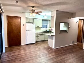 1121 New Jersey St in Lawrence, KS - Foto de edificio - Building Photo