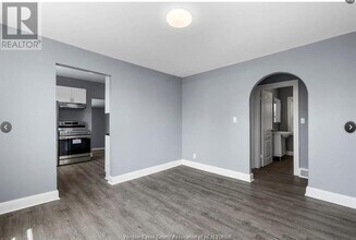 564 Shepherd St E in Windsor, ON - Building Photo - Building Photo