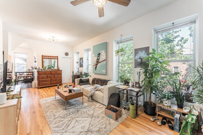 2732 W Chicago Ave, Unit 2R
