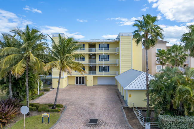 MAGNOLIA KEY in Indialantic, FL - Foto de edificio - Building Photo