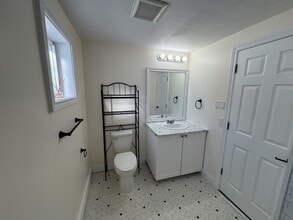 1091 Whitefield Dr in Peterborough, ON - Building Photo - Building Photo