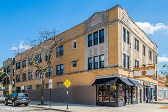 3718 W Fullerton in Chicago, IL - Building Photo - Building Photo