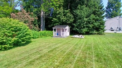 59 Woodcrest Cir in Milton, VT - Foto de edificio - Building Photo