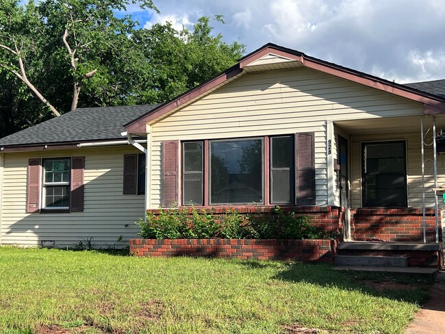 property at 928 N Locust Ln