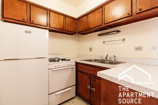 660 W Wrightwood Ave, Unit 101 in Chicago, IL - Building Photo