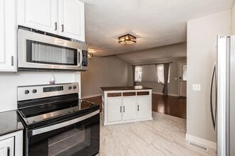 317 S Pam Ave in St. Charles, MO - Foto de edificio - Building Photo