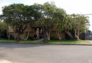 Short St in Inglewood, CA - Foto de edificio - Building Photo