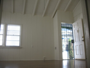 724 Westmount Dr in West Hollywood, CA - Building Photo - Building Photo