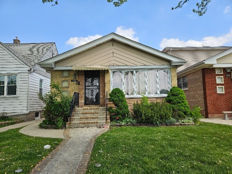 4535 N Sayre Ave in Harwood Heights, IL - Building Photo