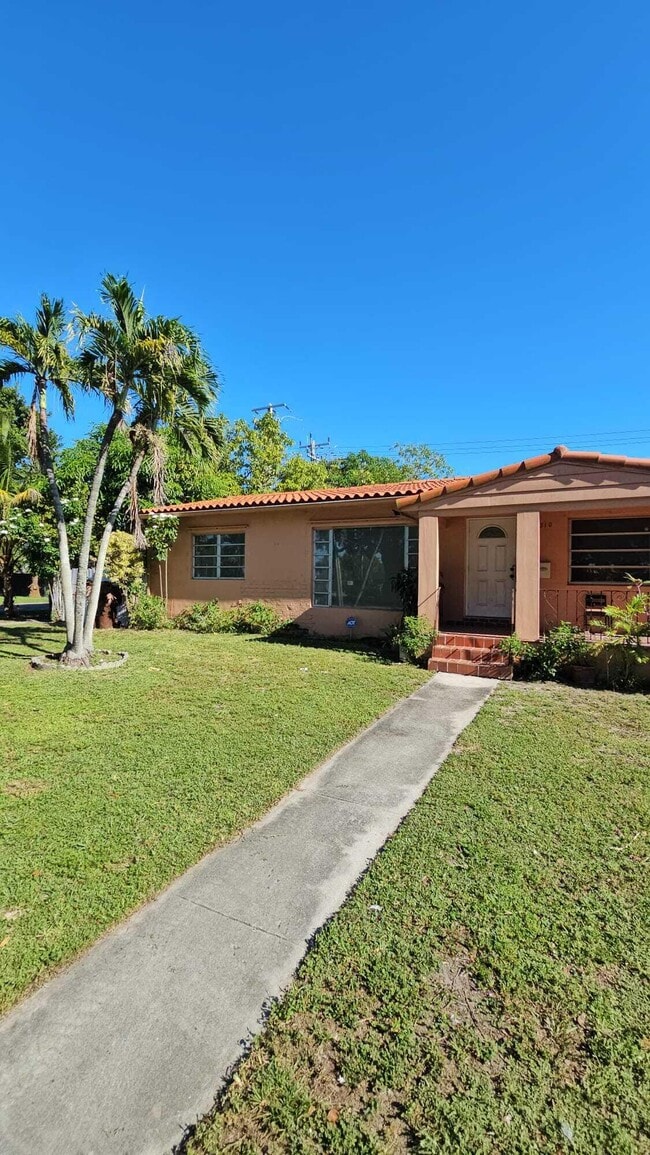 210 W 60th St in Hialeah, FL - Building Photo - Building Photo