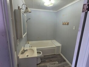 412 Wood River Ave in East Alton, IL - Building Photo - Building Photo