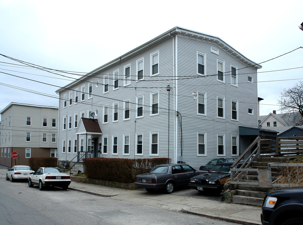 337 3rd Ave in Woonsocket, RI - Foto de edificio