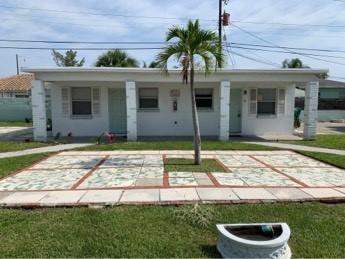 120 E 27th St in Riviera Beach, FL - Building Photo