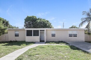 260 NE 43rd St in Pompano Beach, FL - Building Photo