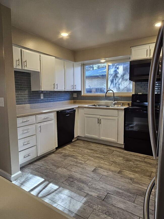 1371 Xanadu St in Aurora, CO - Foto de edificio - Building Photo