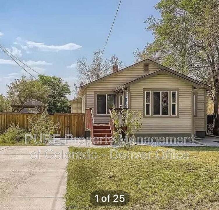 925 Harlan St in Lakewood, CO - Building Photo