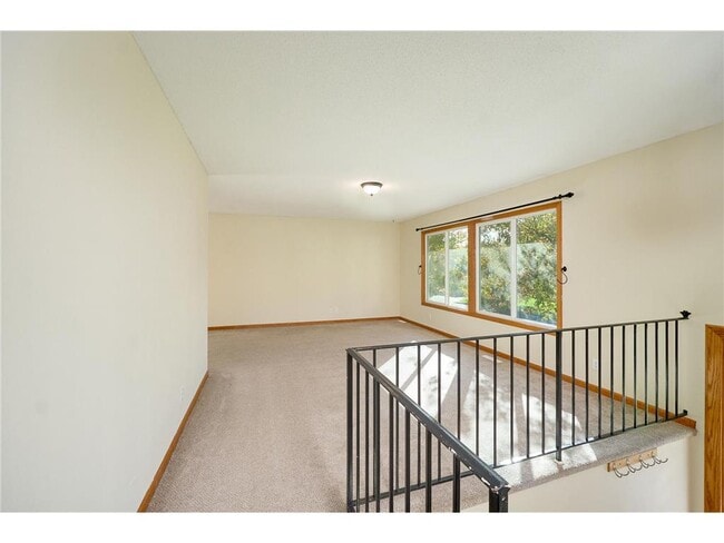 8106 Dakota Ln in Chanhassen, MN - Building Photo - Building Photo