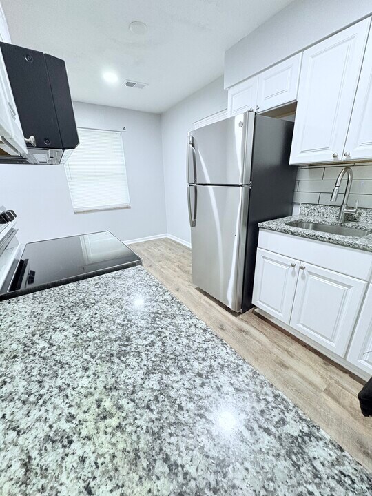 3814 Freedom Way in Louisville, KY - Building Photo