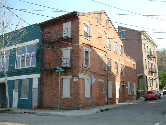 Karen Apartments in Cincinnati, OH - Foto de edificio - Building Photo