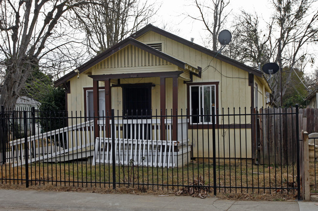 430 Harding Ave in Sacramento, CA - Foto de edificio - Building Photo