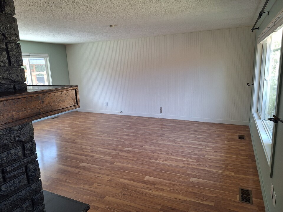 2437 N Curtis Rd in Boise, ID - Building Photo