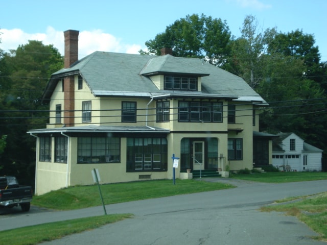 Penquis Journey House in Dexter, ME - Foto de edificio