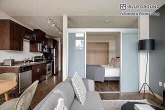 3920 Stone Way N, Unit FL4-ID561 in Seattle, WA - Foto de edificio - Building Photo