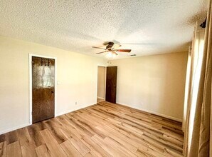 105 Bluebird Cir in Marble Falls, TX - Building Photo - Building Photo