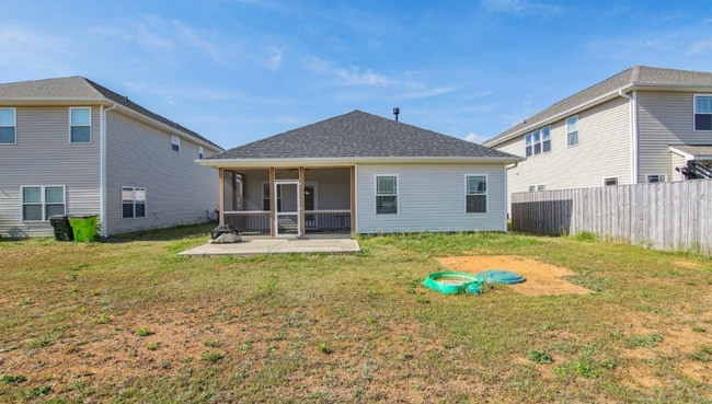 112 Boomer St in Benson, NC - Foto de edificio - Building Photo